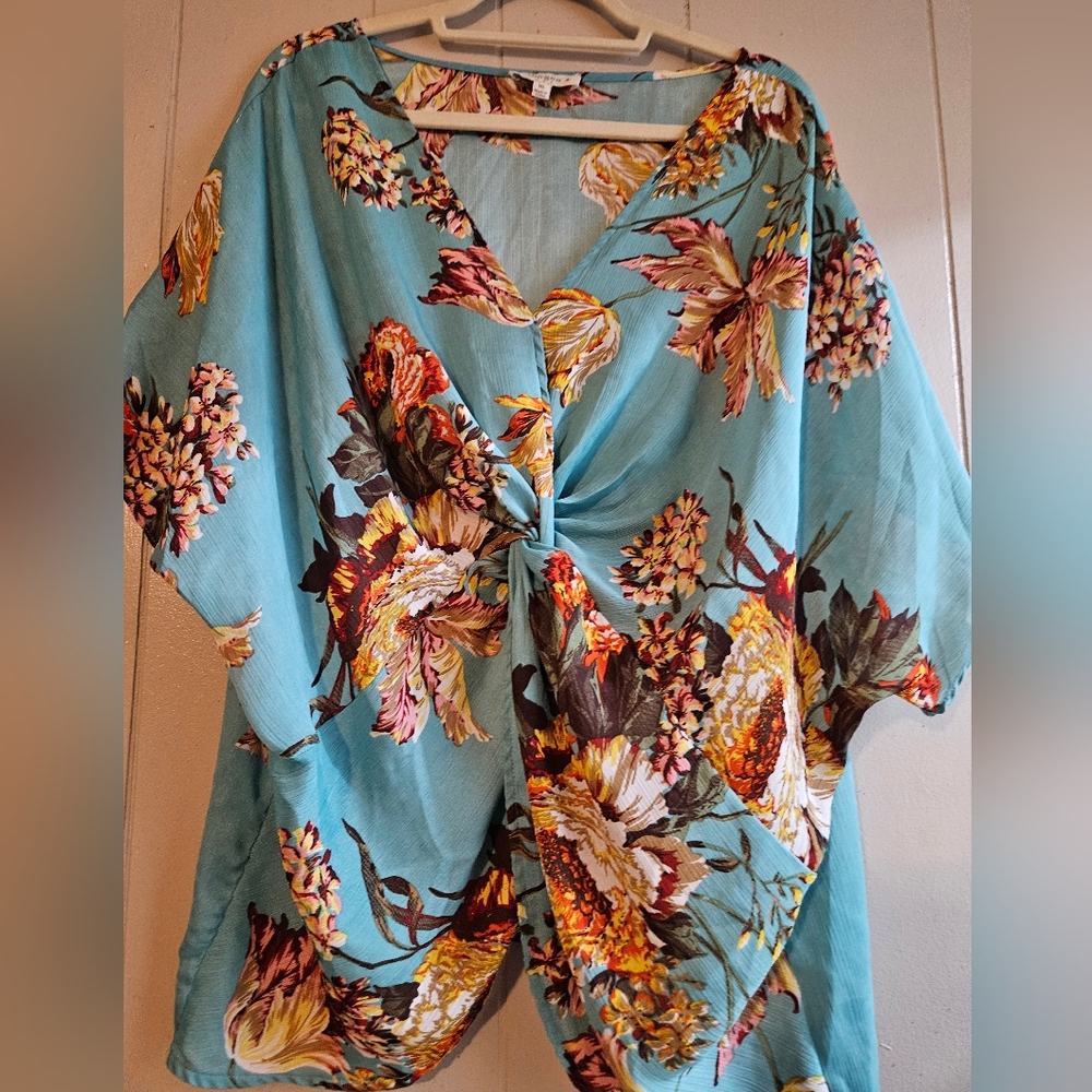 Umgee Light Teal Floral Blouse - Size 1XL - EUC